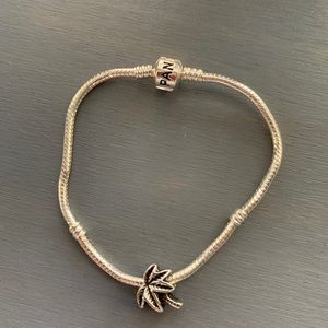 🎅🏻HOLIDAY SALE🎄Palm tree charm